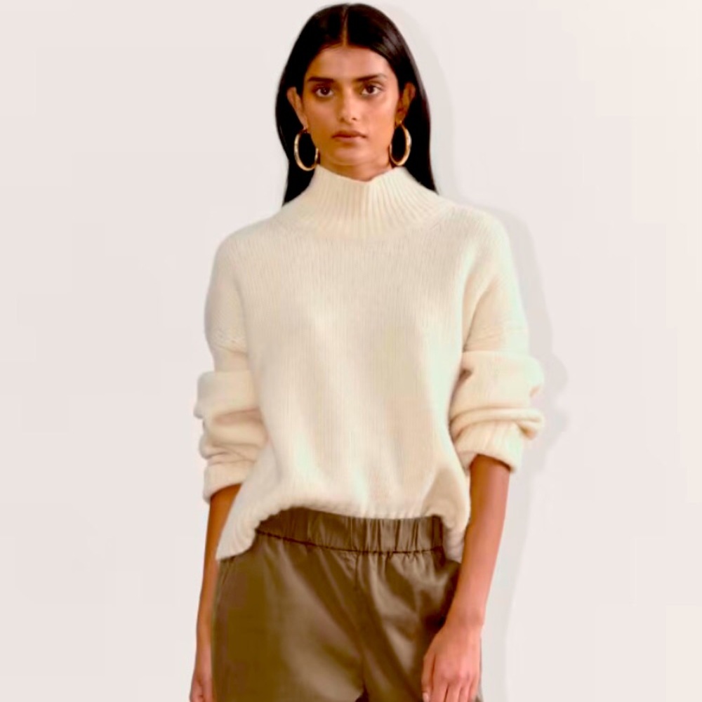 Everlane 100% Cashmere Cream Mock Neck Long Sleeved Sweater Size Small